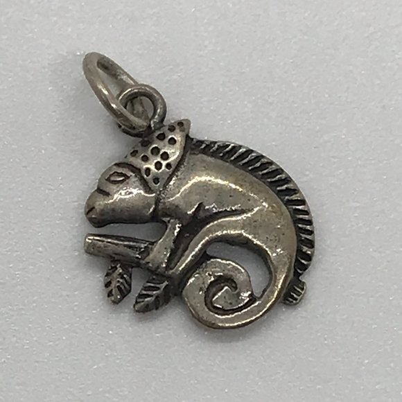 Silver Lizard/Gecko Pendant - Picture 1 of 3